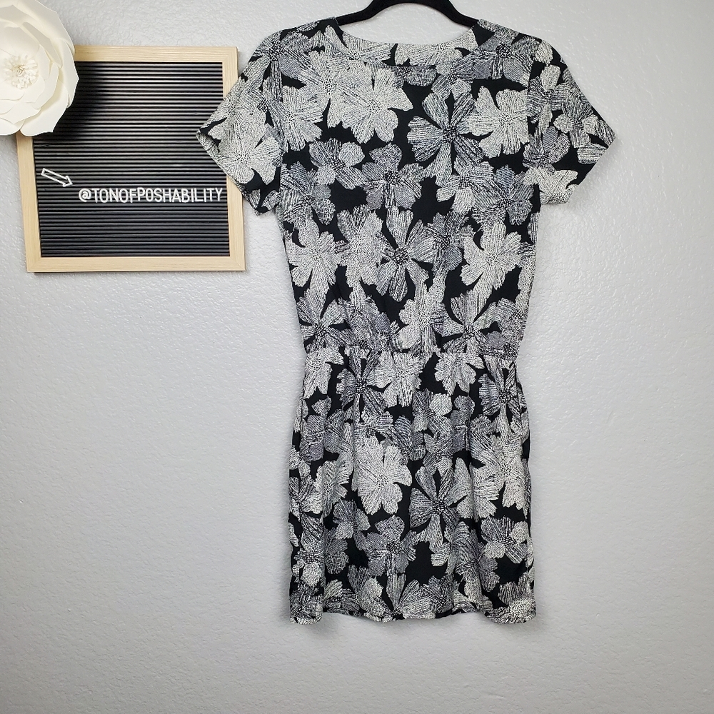 COLLECTIVE CONCEPTS DRESS - Picture 2 of 6